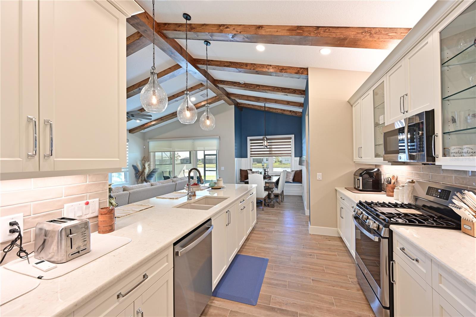 LAKEHOUSE COVE AT WATERSIDE - Residential