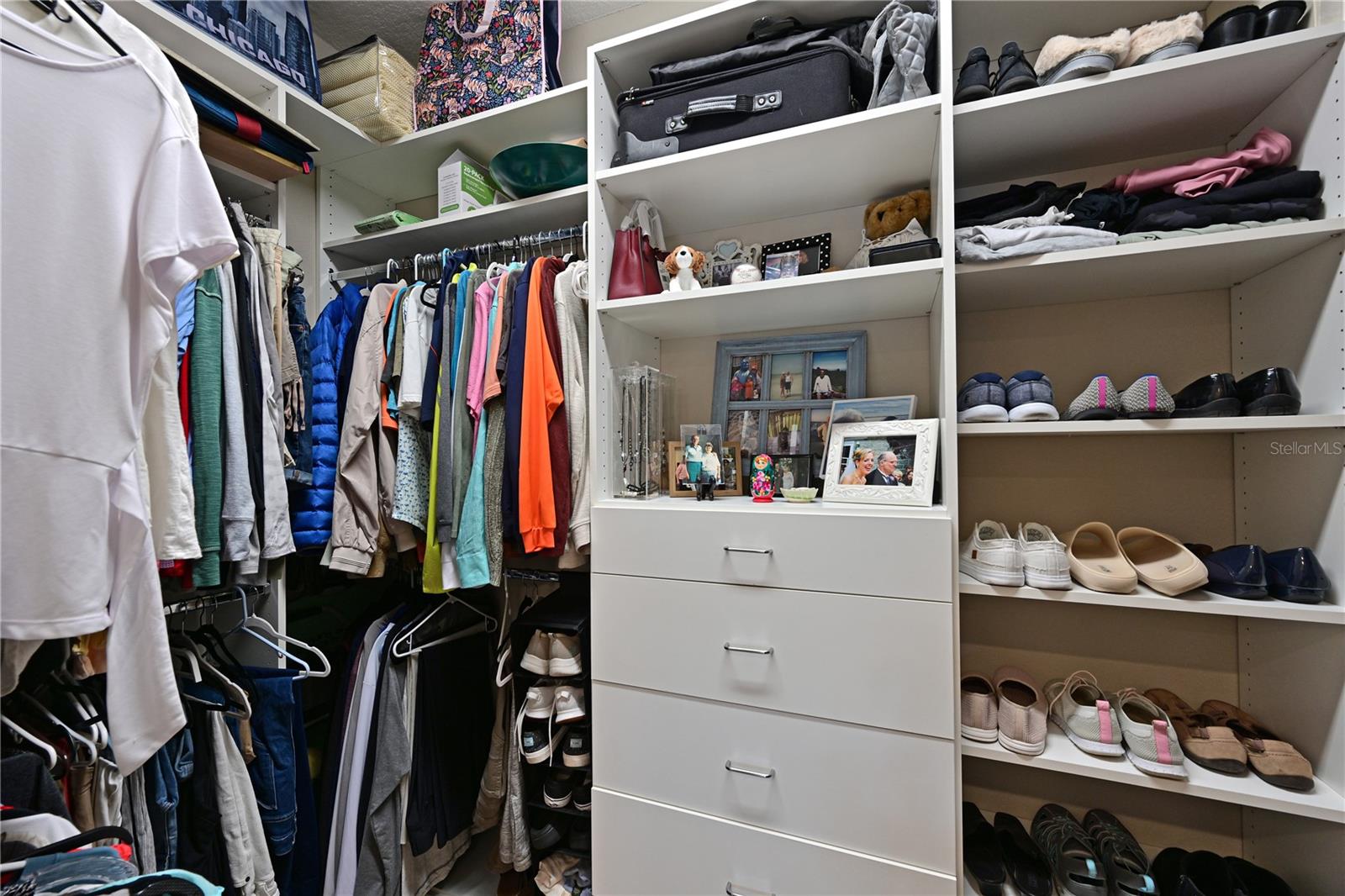 LAKEHOUSE COVE AT WATERSIDE - Residential