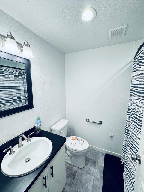 Tiny photo for 2022 Edgewood Road, Leesburg, FL 34748 (MLS # O6423930)