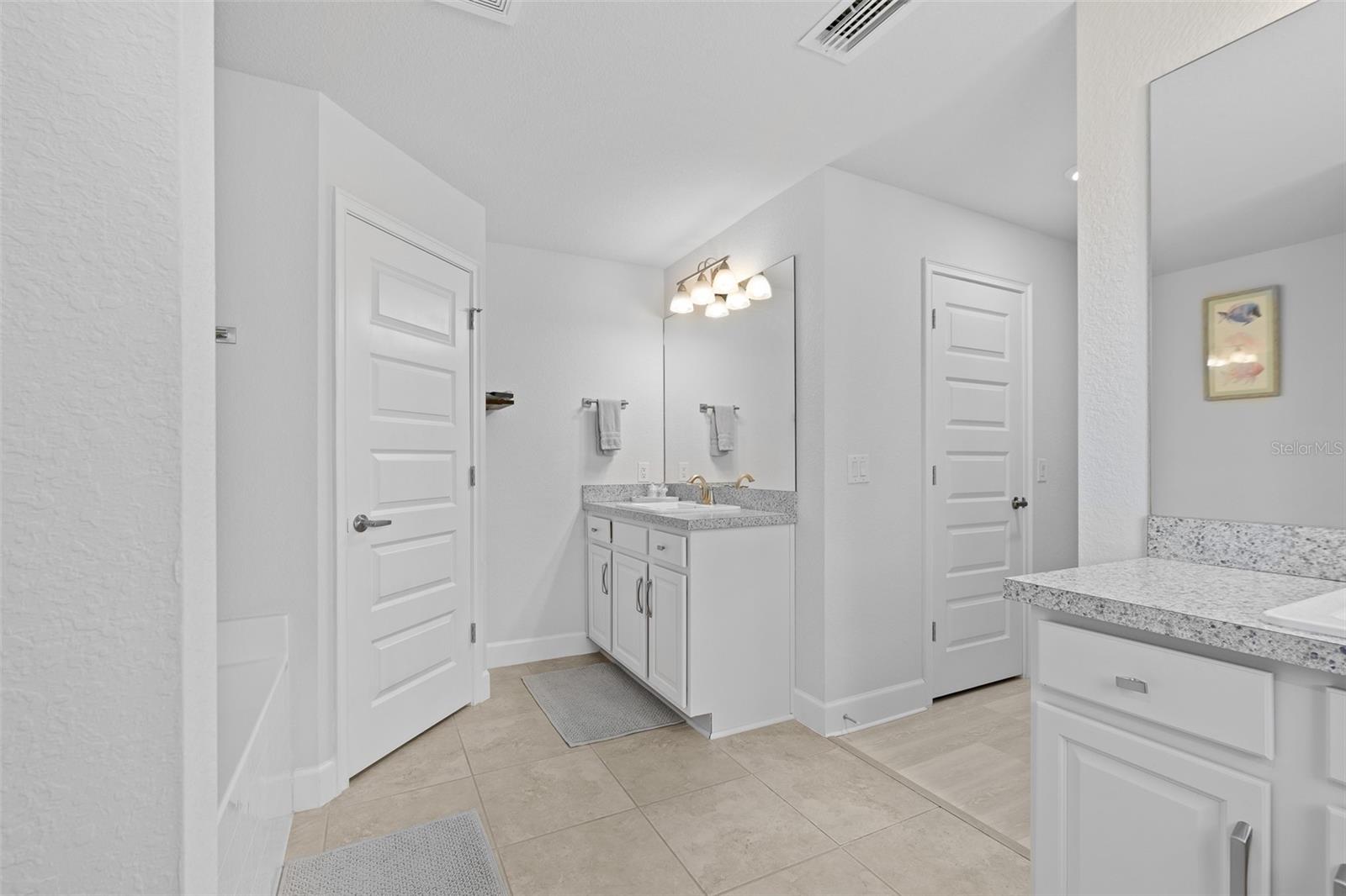 SOUTH VENICE - Residential