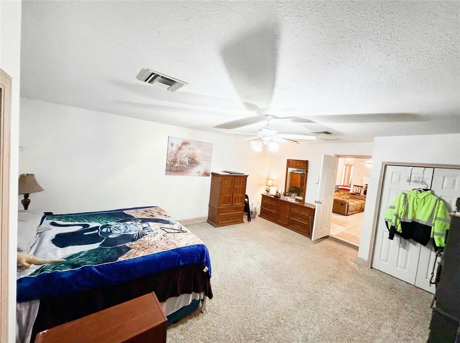 ACERAGE NON-SUBDIVISION - Residential