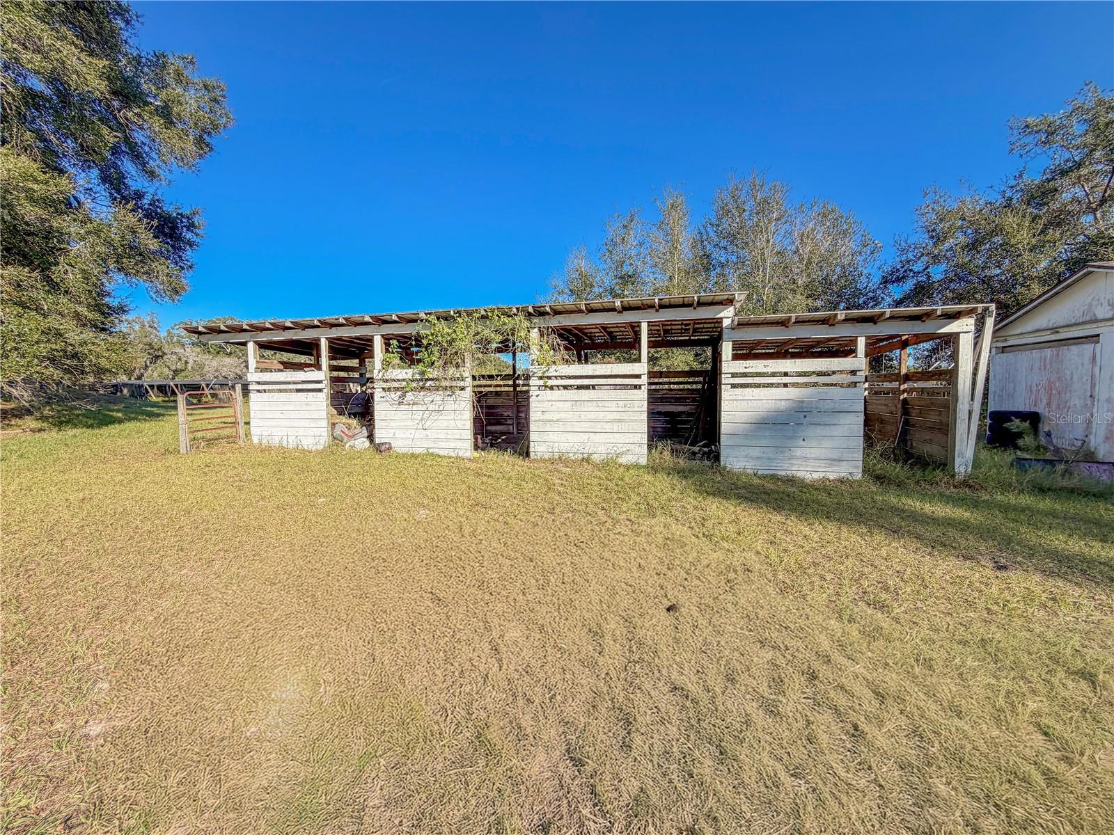 ACERAGE NON-SUBDIVISION - Residential