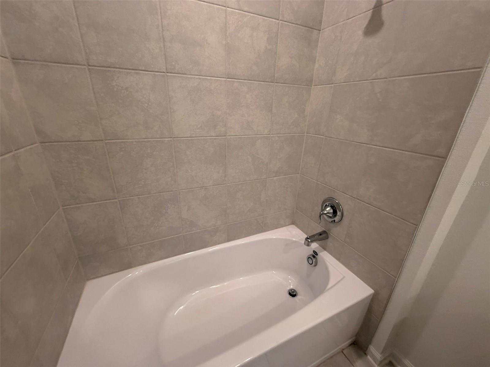 RHETTS RDG - Residential Lease