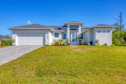 A home in PORT CHARLOTTE