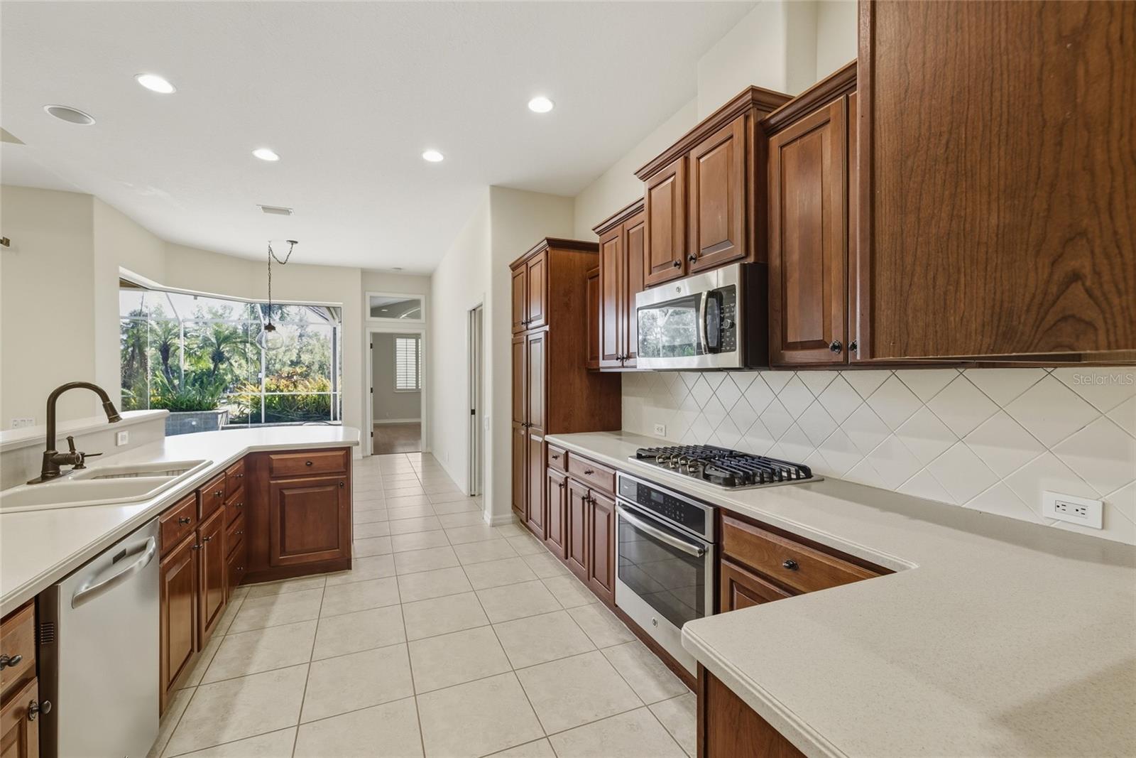 EDGEWATER VILLAGE SUBPHASE A - Residential