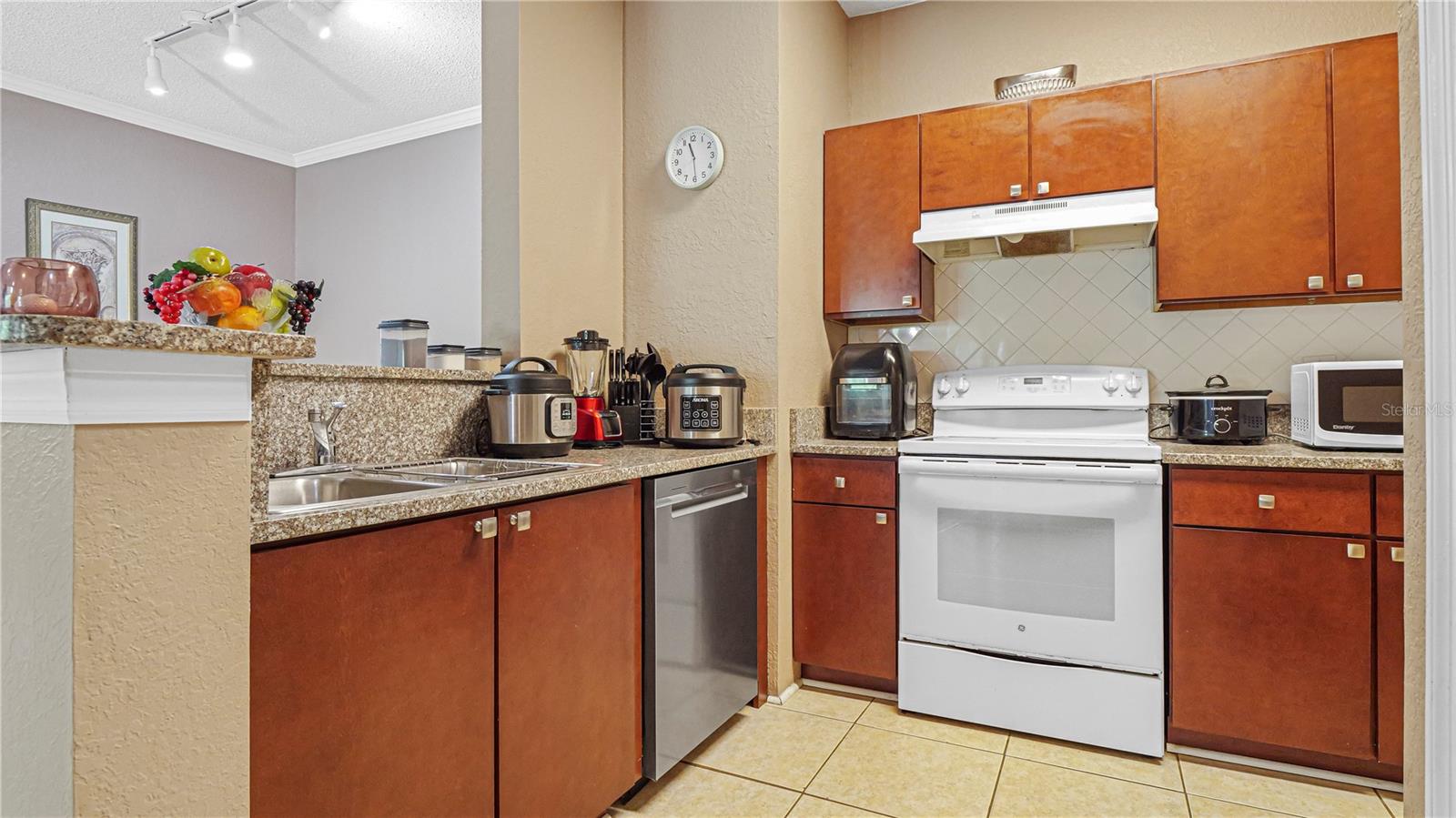 18001 RICHMOND PLACE DRIVE 1122