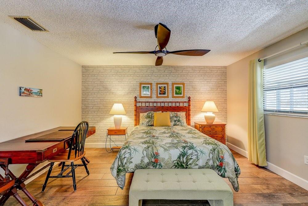 GOLF VIEW VILLAS CONDO 02 - Residential