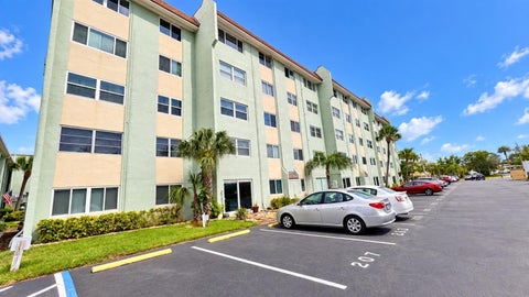 Photo of 801 83rd Avenue N #114, St Petersburg, FL 33702 (MLS # W7888277)