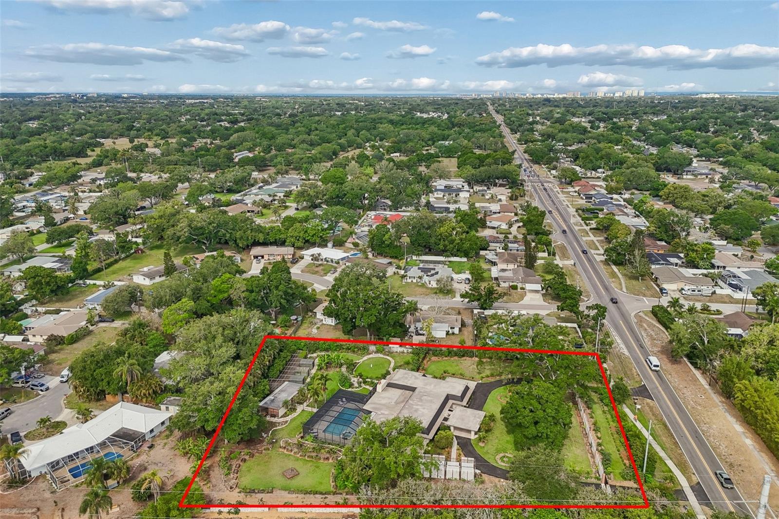 E 300FT OF N 350FT OF NW 1/4 OF NW 1/4 LESS N 50FT - Residential