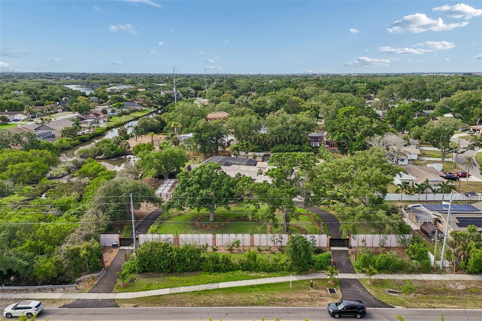 E 300FT OF N 350FT OF NW 1/4 OF NW 1/4 LESS N 50FT - Residential