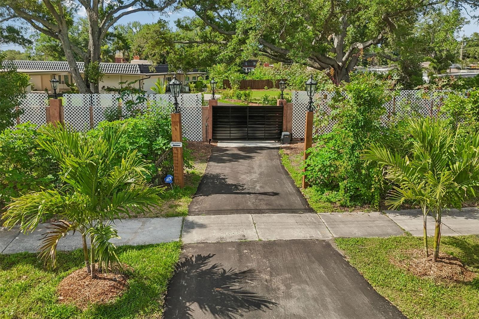 E 300FT OF N 350FT OF NW 1/4 OF NW 1/4 LESS N 50FT - Residential