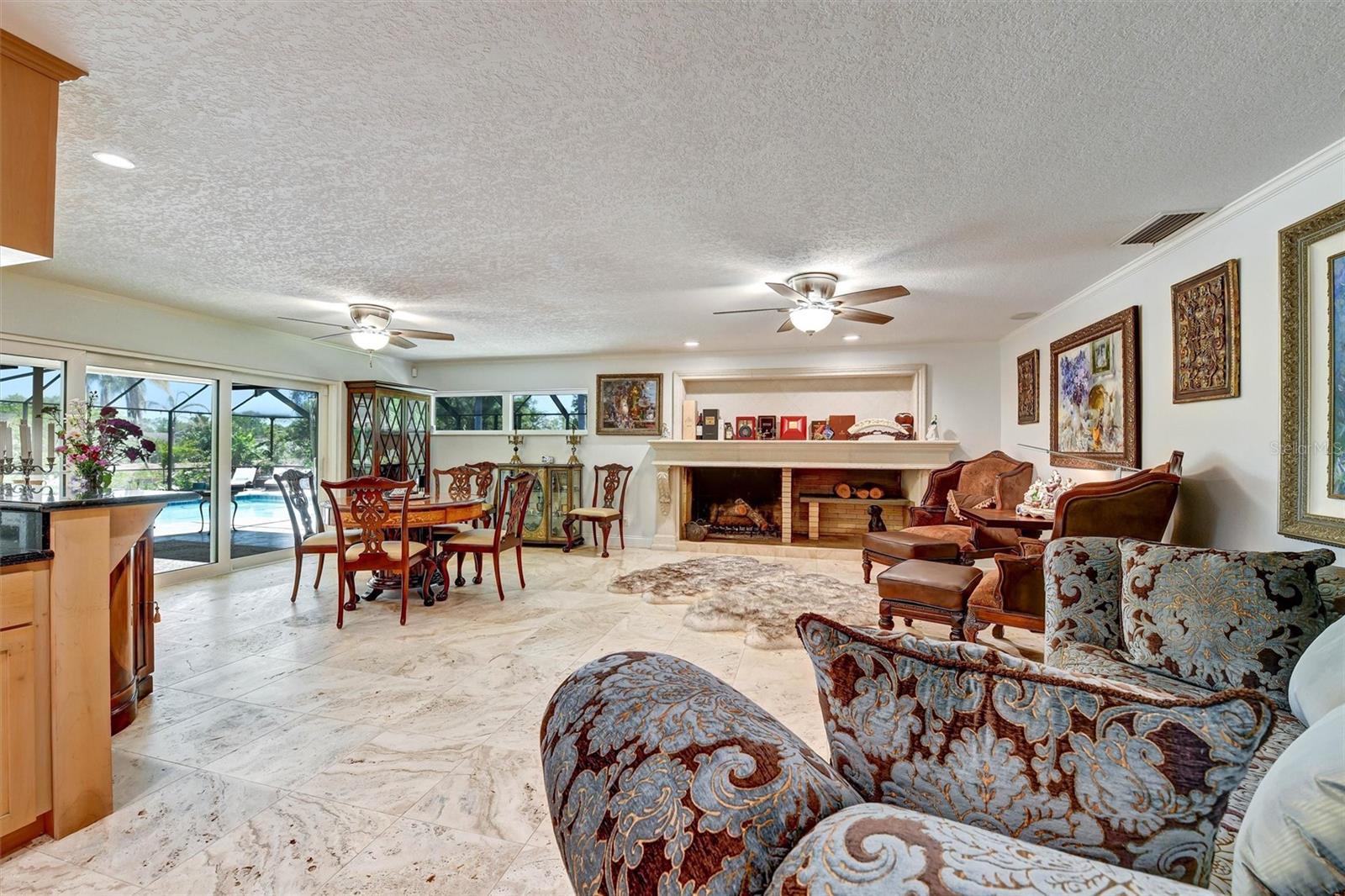 E 300FT OF N 350FT OF NW 1/4 OF NW 1/4 LESS N 50FT - Residential