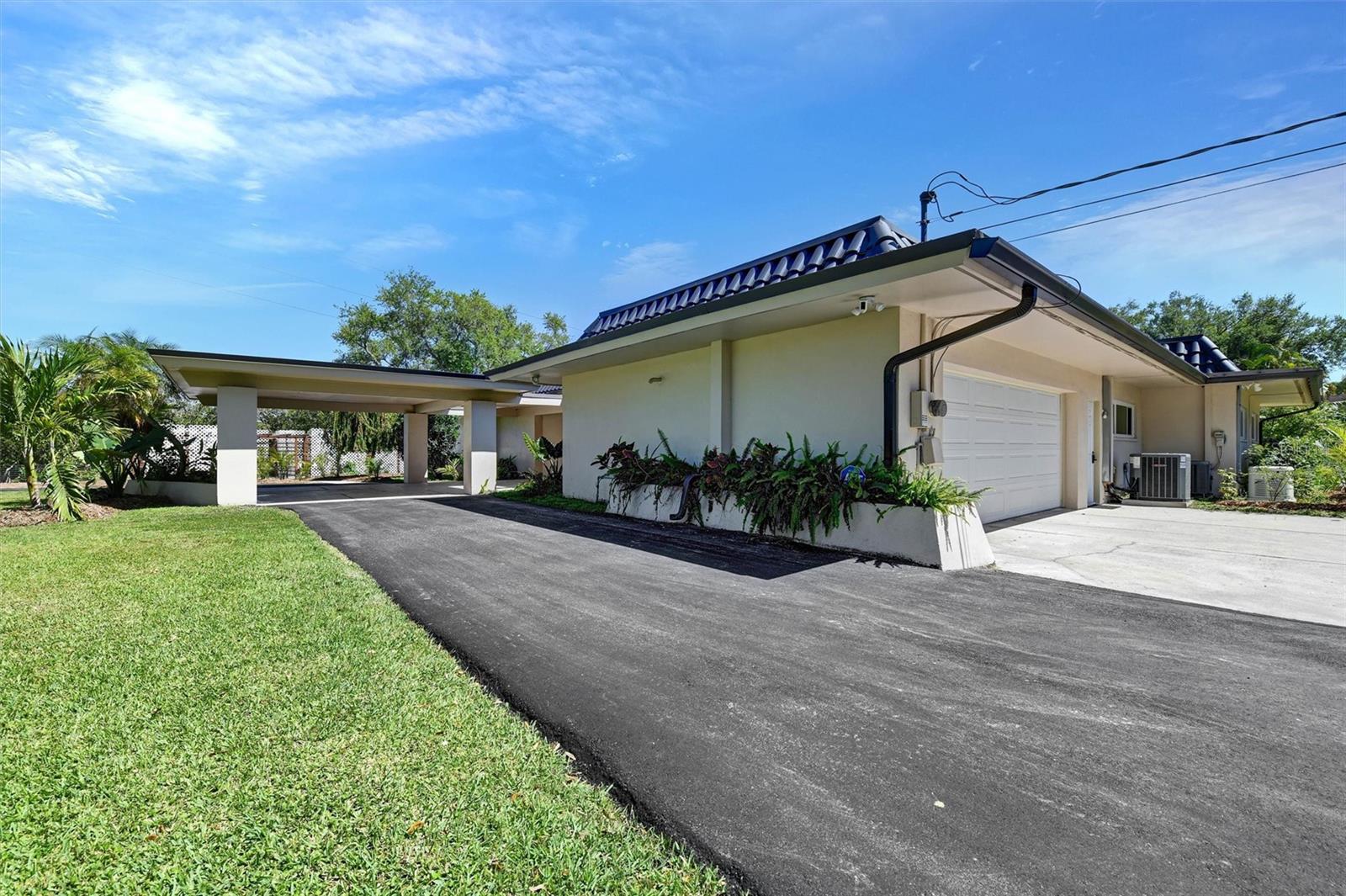 E 300FT OF N 350FT OF NW 1/4 OF NW 1/4 LESS N 50FT - Residential