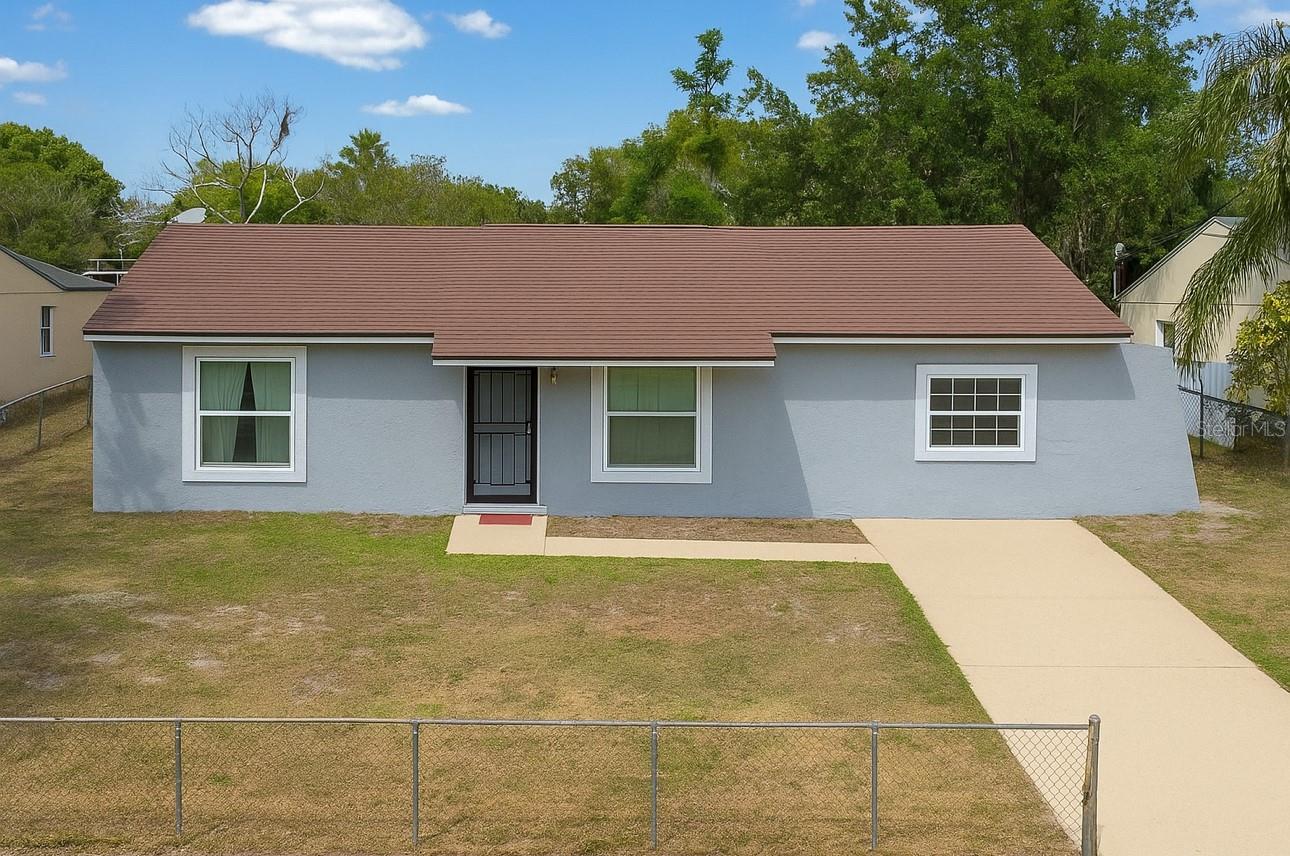 One or more photo(s) has been virtually staged. MOVE-IN READY & FULLY UPDATED – NO HOA! Beautifully renovated 4BD/3BA home on a quiet cul-de-sac with a large fenced backyard—perfect for entertaining! Features two primary suites with private en-suites, ideal for multi-gen living. Major upgrades include: NEW 2024 A/C (3-ton), updated electrical panels (2022), hurricane-impact energy-efficient windows (2020), smart LED lighting (2024), updated water heater (2020), and roof (2015). Open-concept layout with modern finishes throughout. Centrally located near 408, 417, 528, and within 30 mins of Downtown Orlando, Lake Nona, Disney, Universal, OIA & hospitals. No HOA—bring your RV, boat, or work vehicle!
Motivated seller is offering $3,000 toward buyer’s closing costs and a home warranty! Schedule your private tour today!