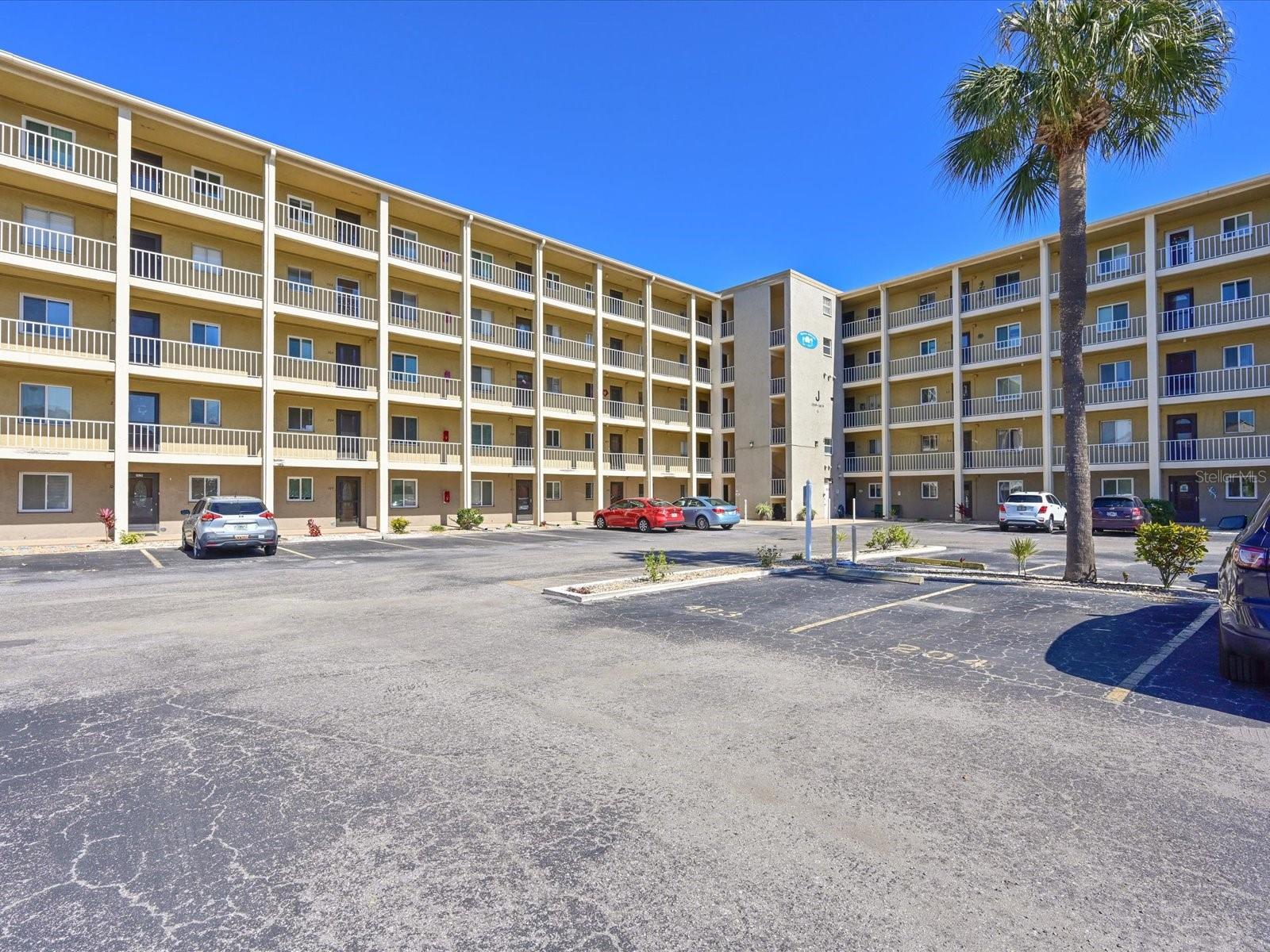 3563 LAKE BAYSHORE DRIVE J206