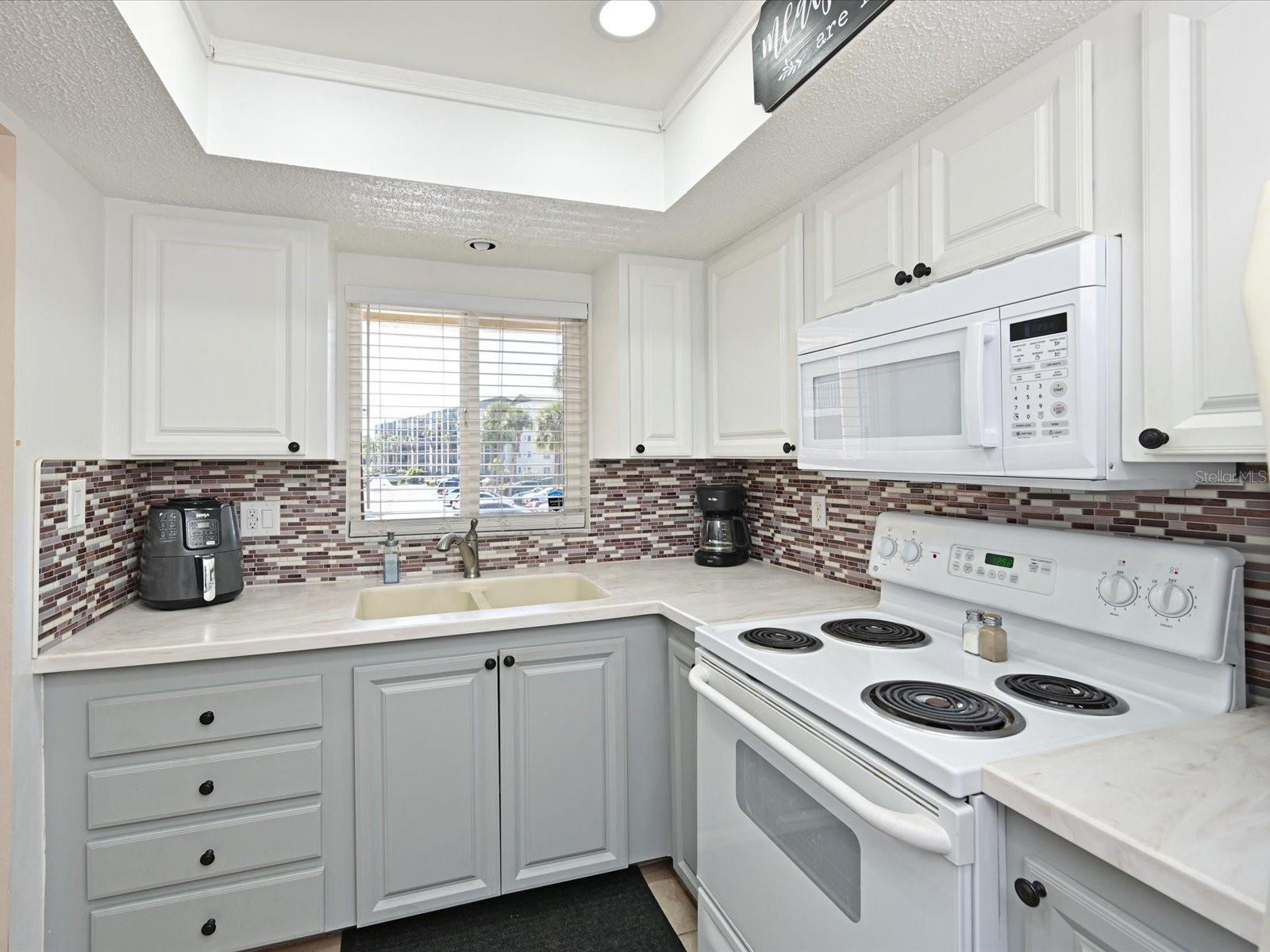 BAYSHORE ON THE LAKE APTS II SEC 2 - Residential