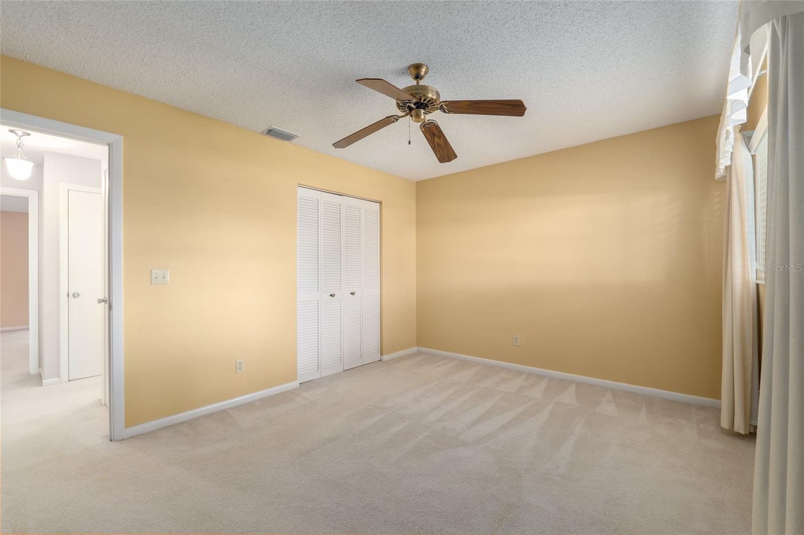 ON TOP OF THE WORLD - Residential