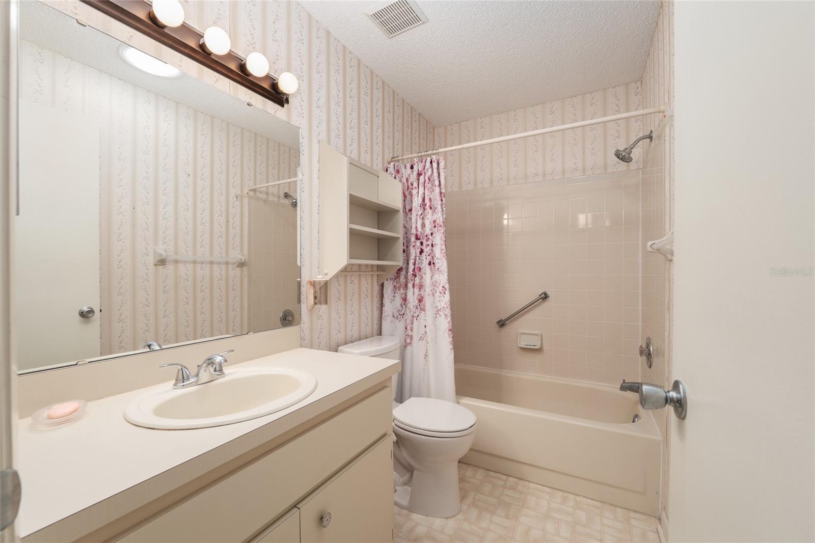 ON TOP OF THE WORLD - Residential