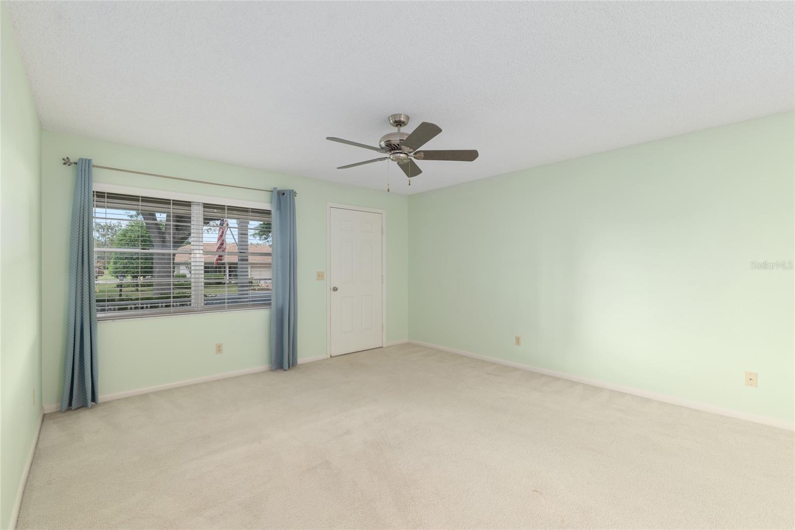 ON TOP OF THE WORLD - Residential