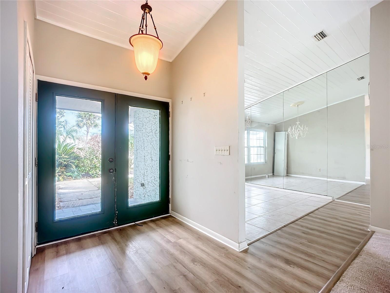 1412 OAK FOREST DRIVE