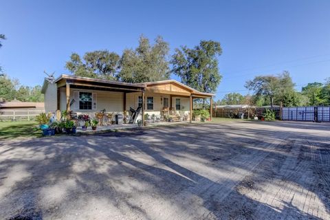 A home in LAKELAND