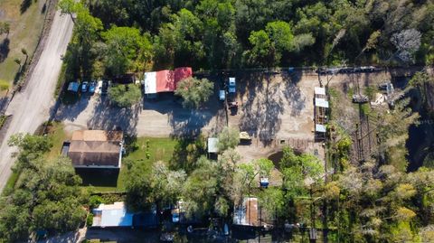 A home in LAKELAND