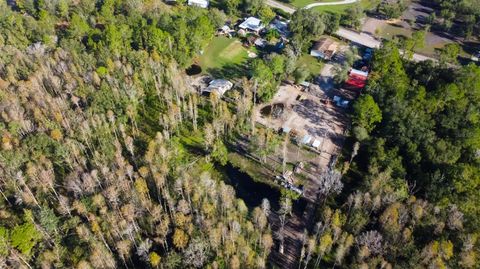 A home in LAKELAND