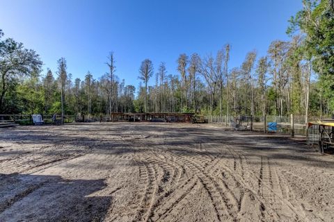 A home in LAKELAND