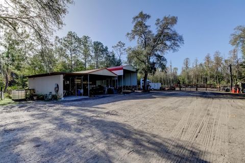 A home in LAKELAND