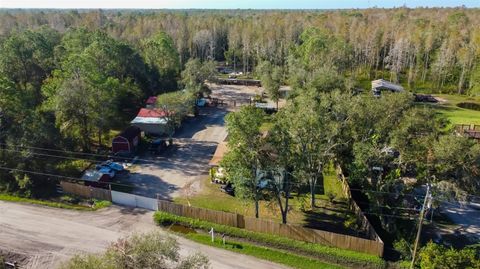 A home in LAKELAND