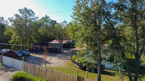 A home in LAKELAND