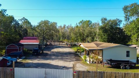 A home in LAKELAND