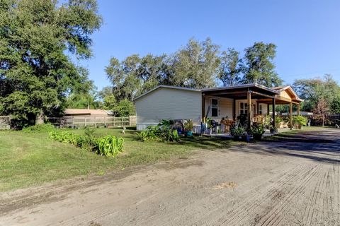 A home in LAKELAND