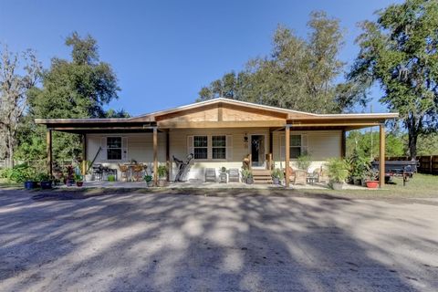 A home in LAKELAND