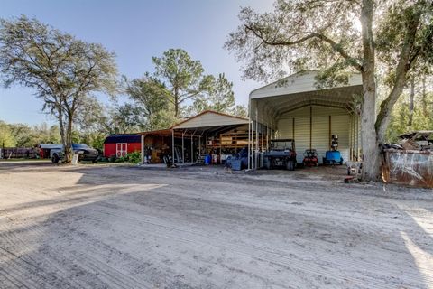 A home in LAKELAND