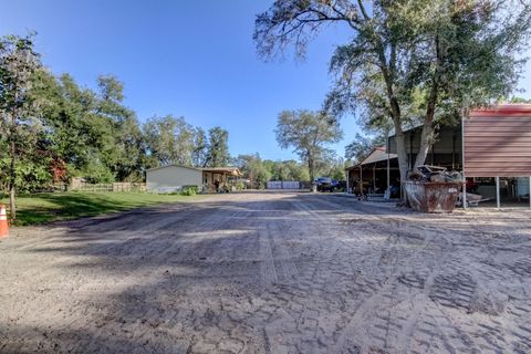 A home in LAKELAND