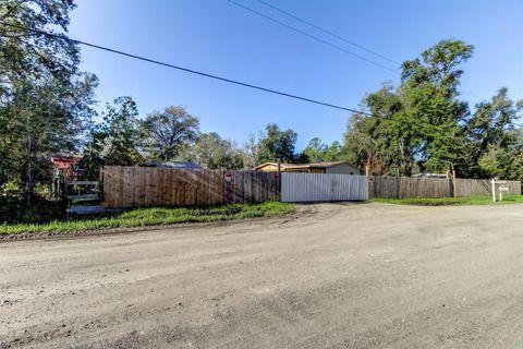 A home in LAKELAND