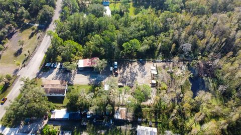 A home in LAKELAND