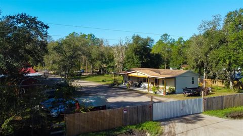 A home in LAKELAND