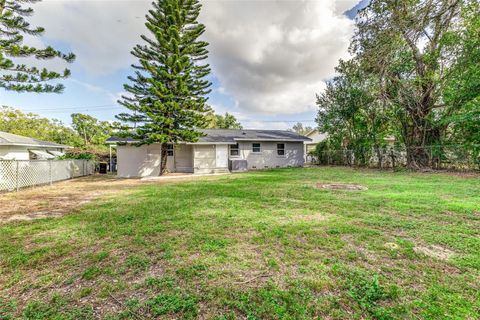 A home in AUBURNDALE