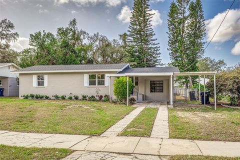 A home in AUBURNDALE