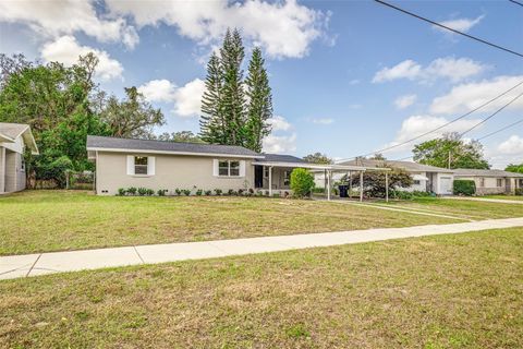 A home in AUBURNDALE