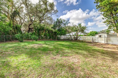 A home in AUBURNDALE