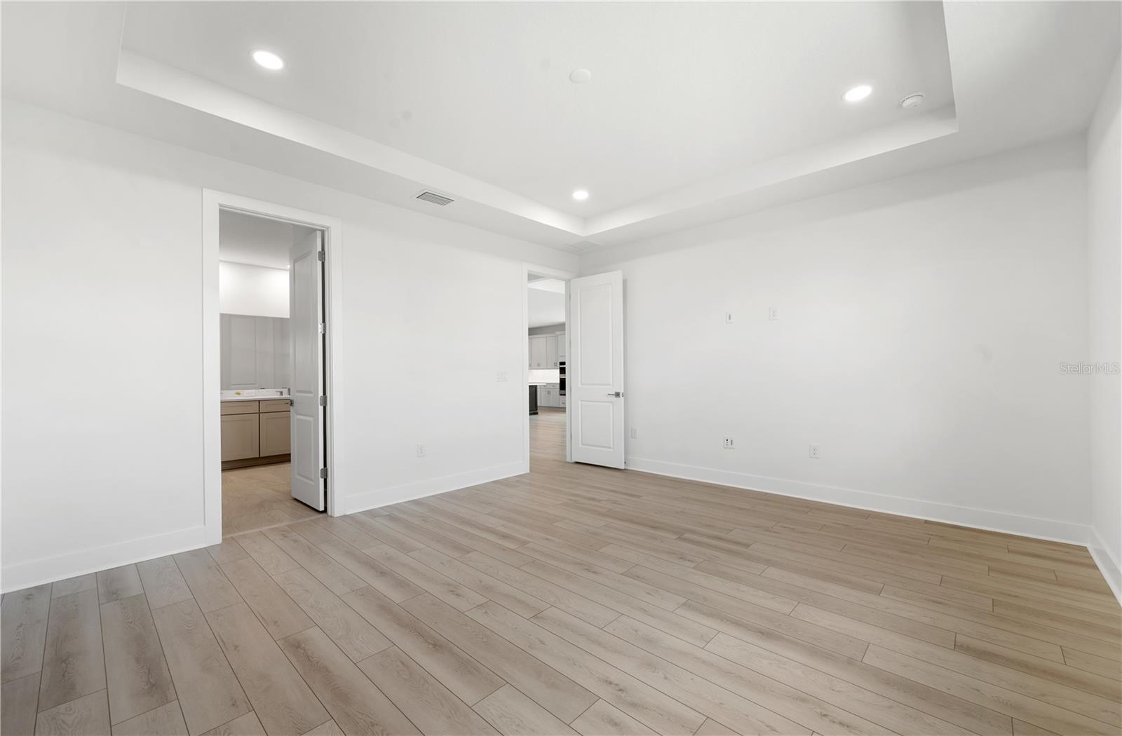 SOLSTICE AT WELLEN PARK - Residential
