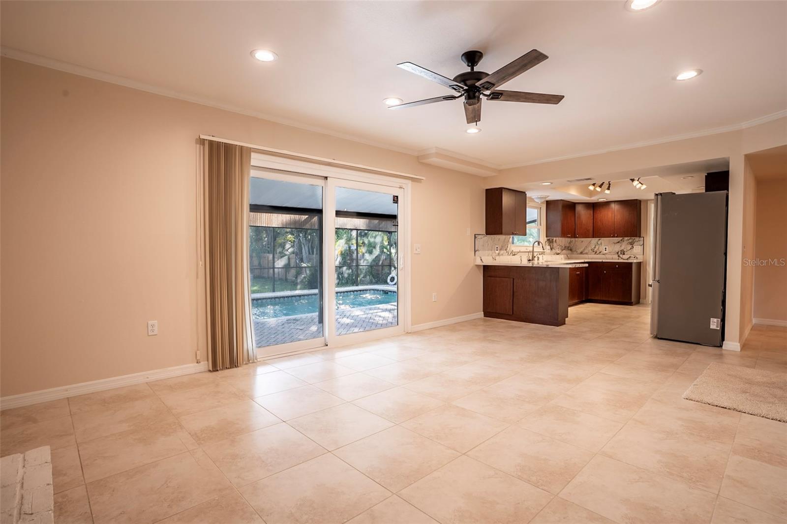 WHITFIELD ESTATES BLKS 14-23 & 26 - Residential