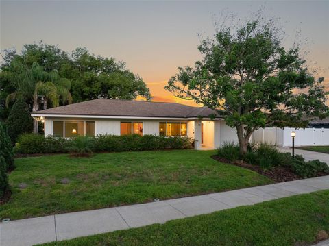27 COLUMBINE TRAIL DEBARY FL 32713