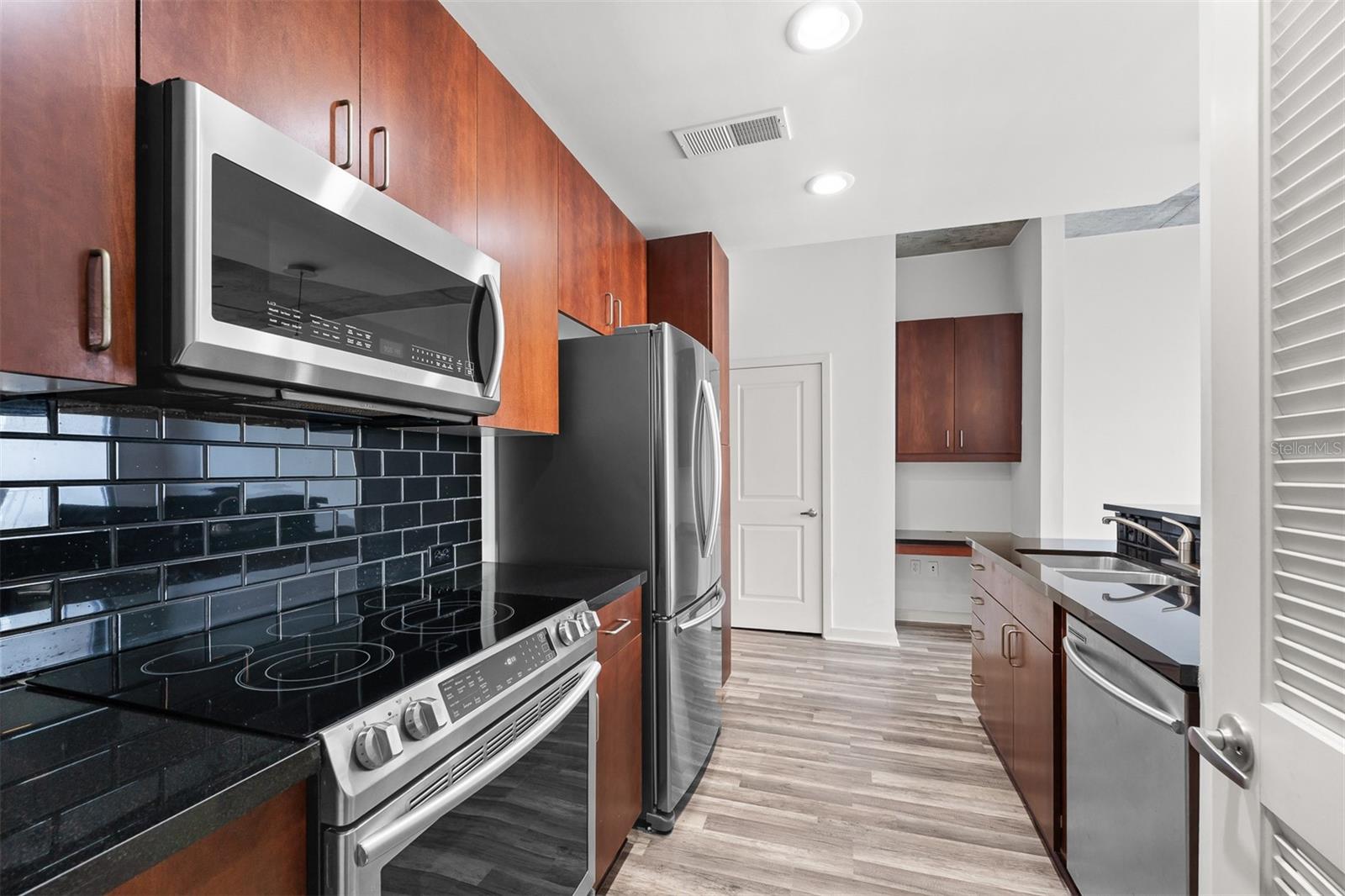 SOLAIRE/PLAZA CONDO - Residential