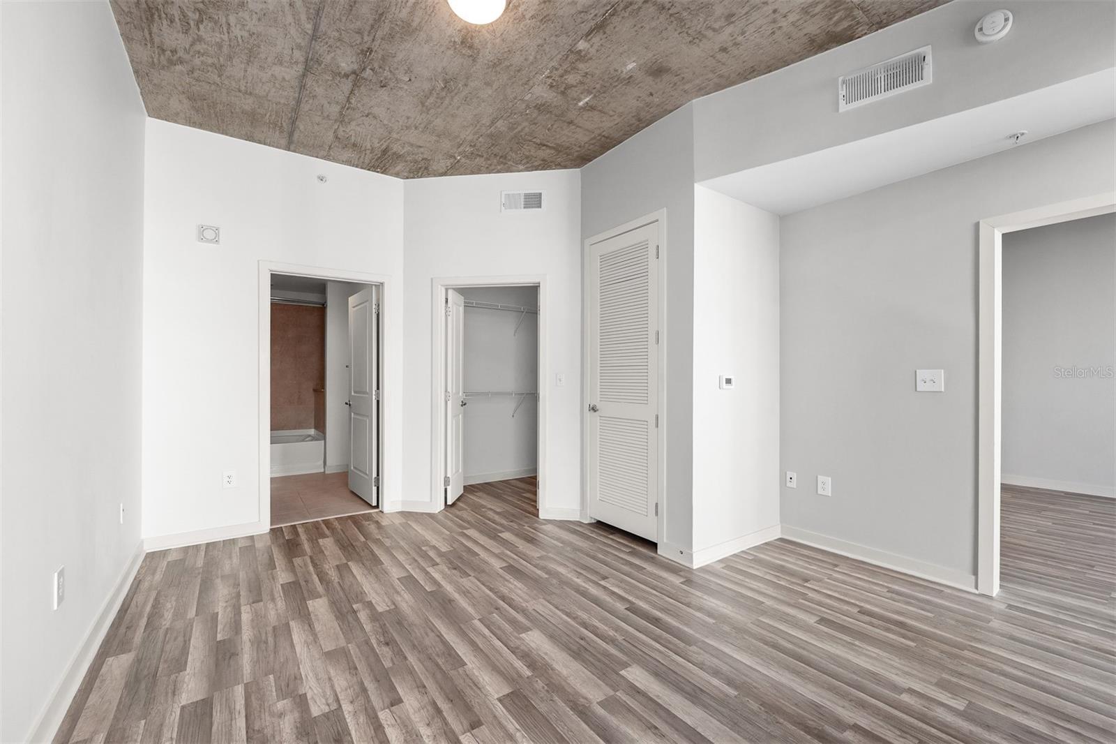 SOLAIRE/PLAZA CONDO - Residential