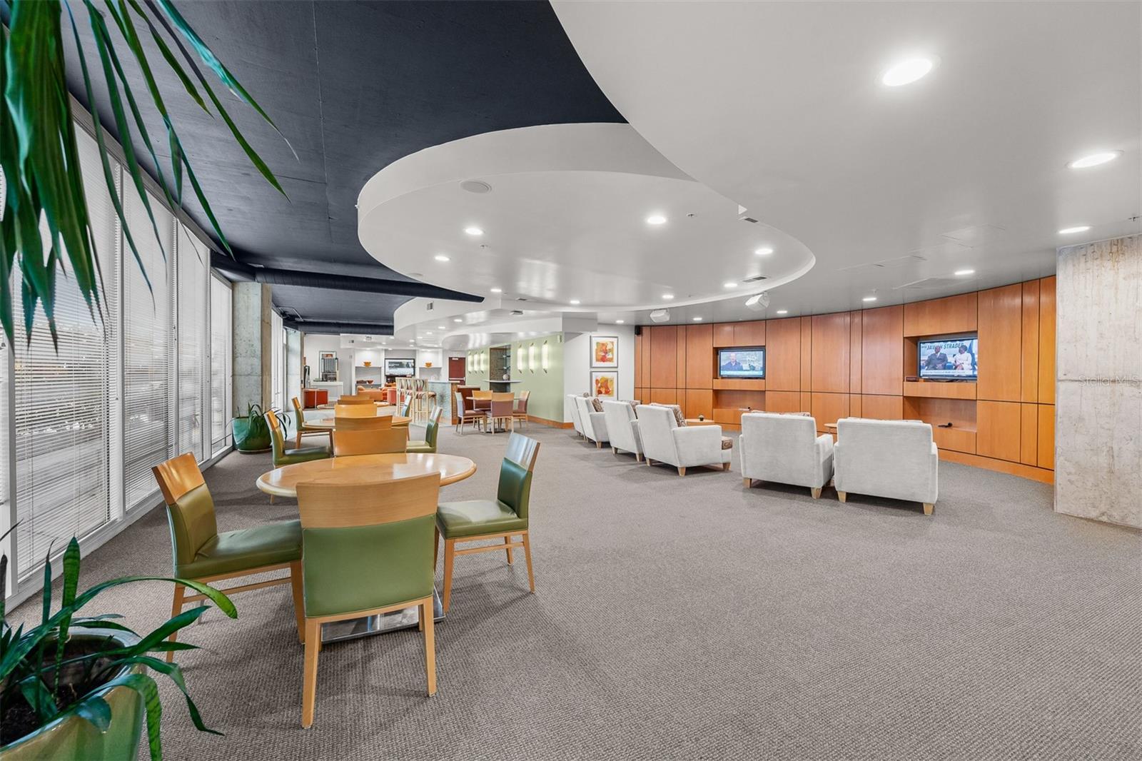 SOLAIRE/PLAZA CONDO - Residential