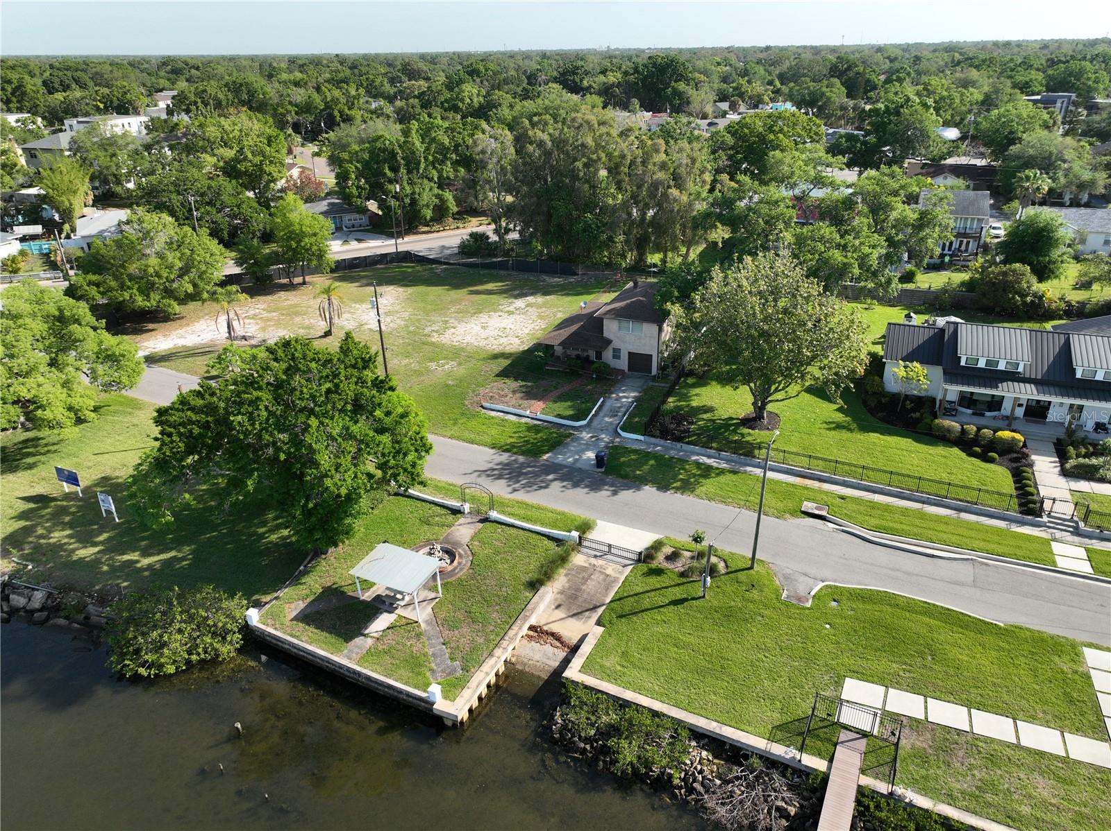 2515 N RIVERSIDE DRIVE